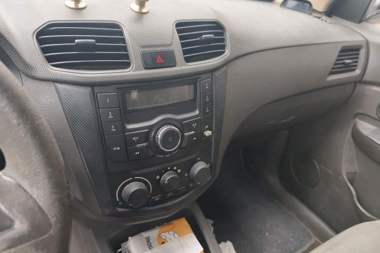 Used Wuling Hongguang 2014 1.5L Base Version Audio And AC Panel