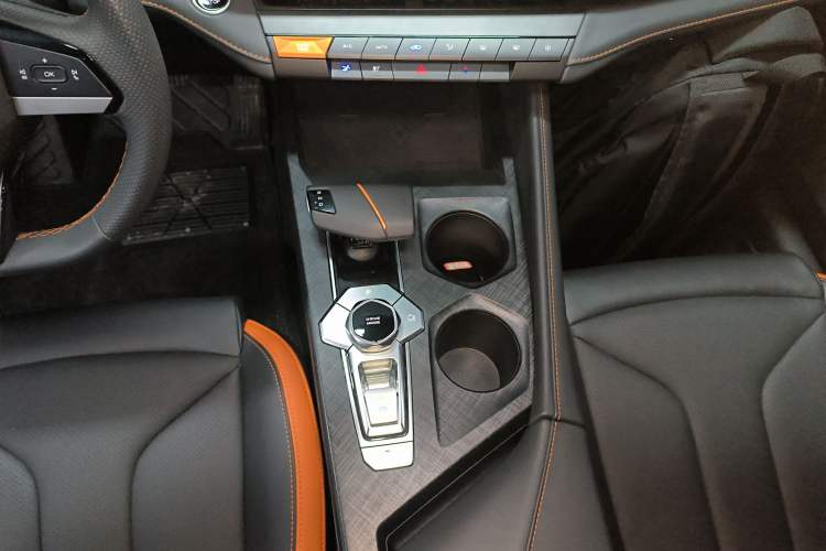 Used Changan UNI-V 2023 1.5T Prestige Model
