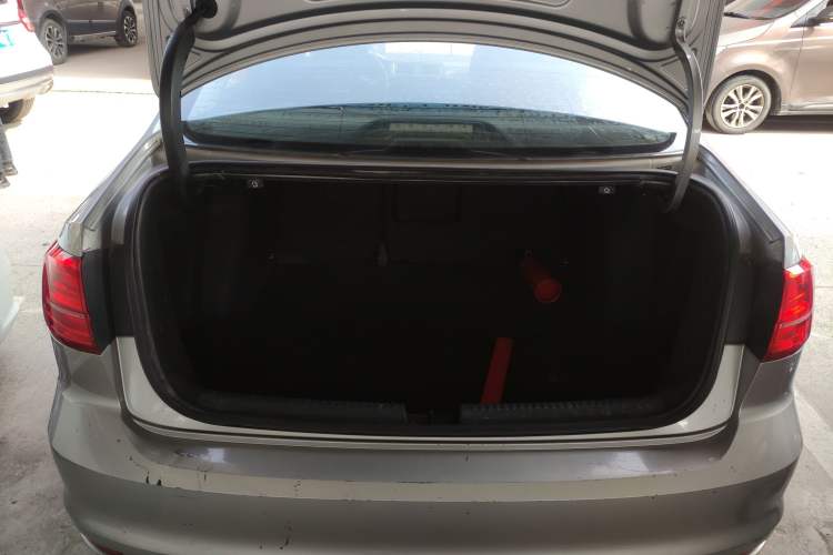 Used Volkswagen Sagitar 2015 1.6L Manual Fashion Edition
