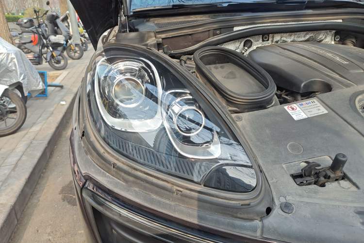 Used Porsche Macan 2017 Macan 2.0T Exterior 3