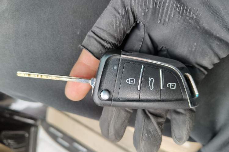 Used Toyota Highlander 2013 2.7L Two-Wheel Drive 5-Seater Purple Gold Edition