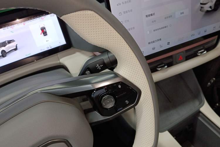 Used Lynk & Co 06 EM-P 2023 EM-P 126 Long-Range Halo
