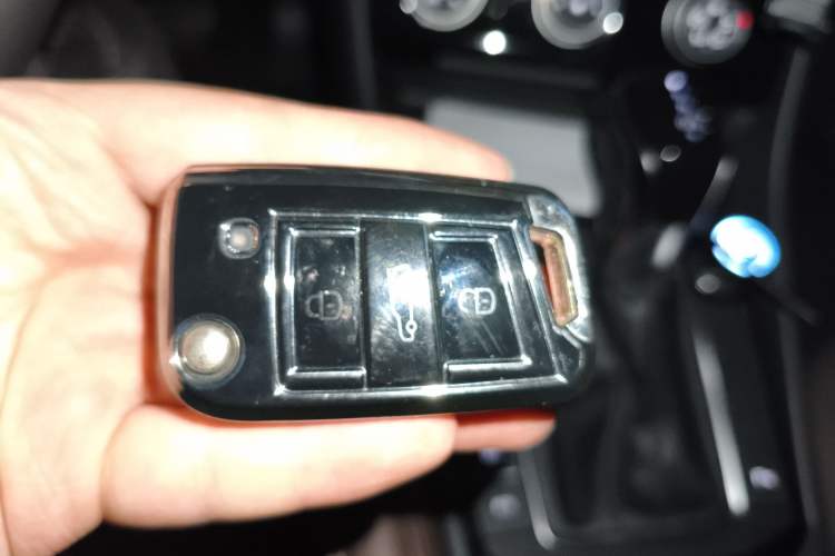 Used Volkswagen Sagitar 2023 300TSI DSG Excellence Edition Vehicle Key