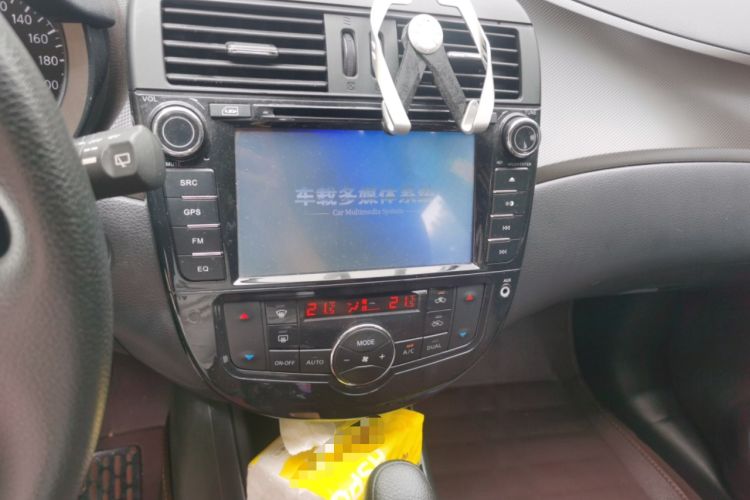 Used Nissan Tiida 2014 1.6L CVT Cool Cafe Edition