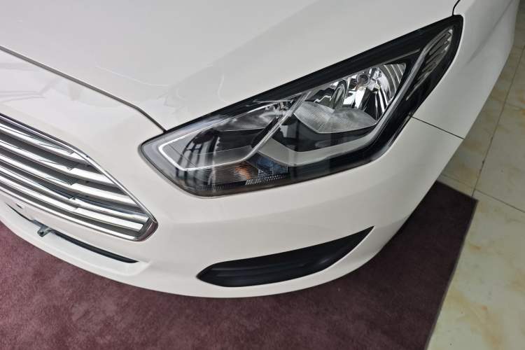 Used Ford Escort 2019 Revised Version 1.5L Manual "Quality Enjoyment" Trim (Tire Pressure Monitoring) China VI Standard Left Front Headlight