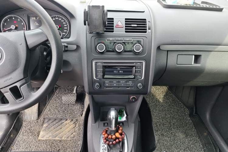 Used Volkswagen Touran 2015 1.4T DSG Comfort Edition 5 Seats Audio And AC Panel