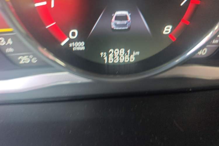 Used Volvo XC60 2015 T5 AWD Zhiyuan Edition Odometer Close Up