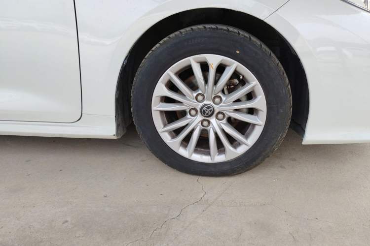 Used Toyota Allion 2021 2.0L Luxury Edition Right Front Wheel Hub