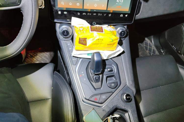 Used Lynk & Co 01 2021 2.0TD Two-Wheel-Drive Pro Trim Gear Lever