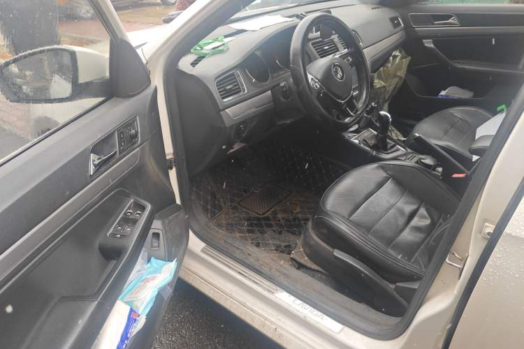 Used Volkswagen Lavida 2017 1.6L Automatic Comfort Edition
