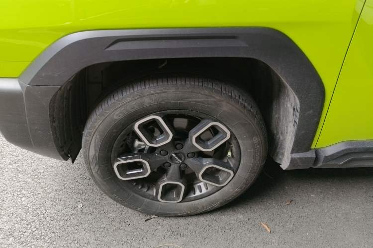 Used Haval X DOG 2022 1.5T DCT Two-Wheel Drive Trendy Edition Left Front Wheel Hub