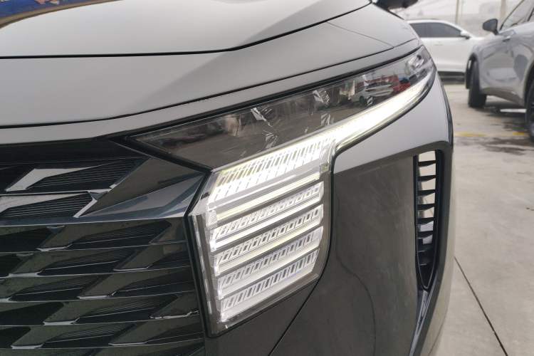 Used Venucia V 2022 260T Black Horse Edition · Idol Left Front Headlight