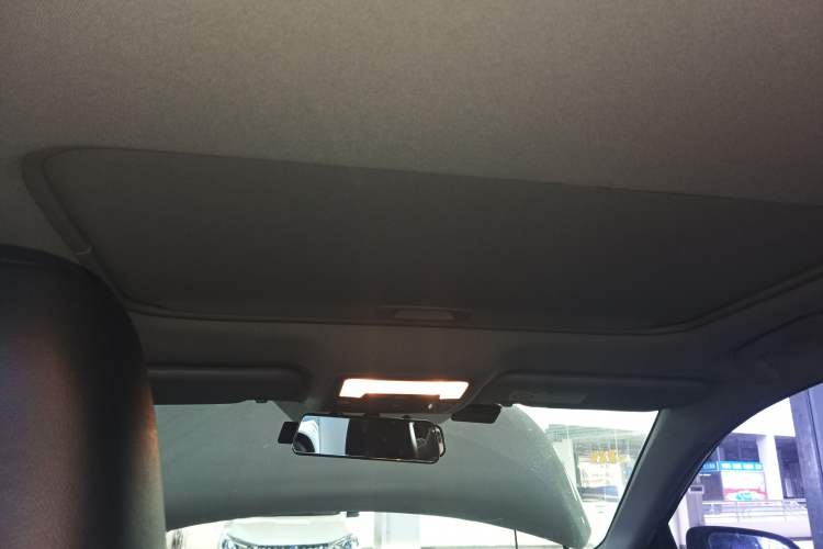 Used Toyota Corolla 2018 Dual-Engine 1.8L E-CVT Smart Edition
