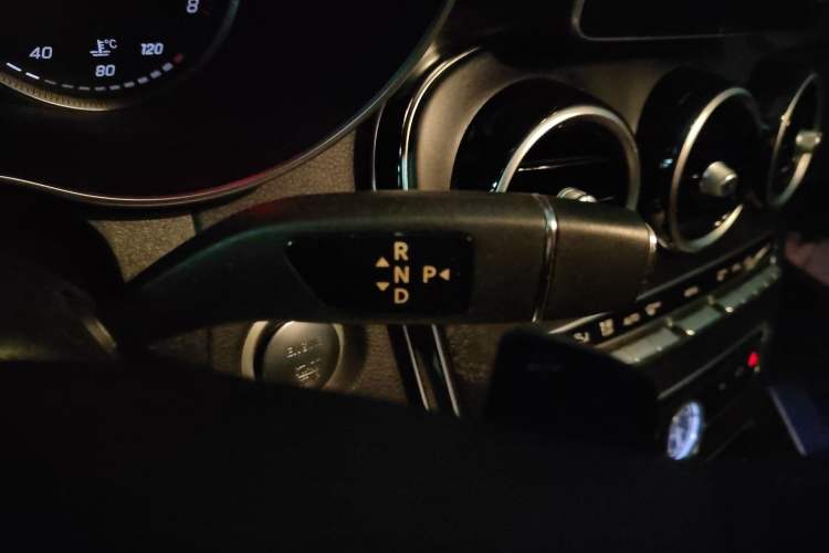 Used Mercedes-Benz C-Class 2015 Restyled C 180 L Sport Edition Gear Lever