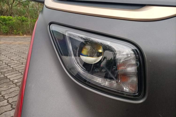 Used Baojun E200 2018 Intelligent Driving Edition Right Front Headlight