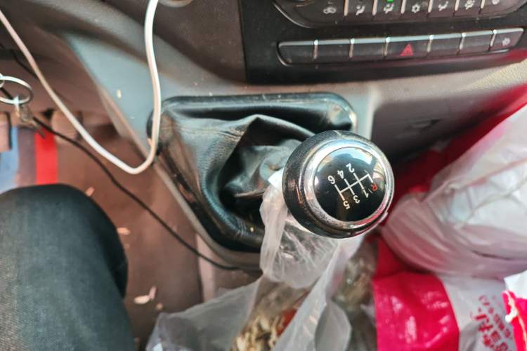 Used Foton Toano 2022 2.0T Manual Tongtu Multi-Function Long Wheelbase Mid-Roof Single-Tire 5/6/7/9-Seater 4F20TC3