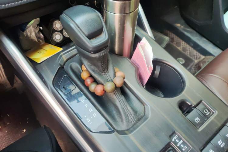 Used Toyota Highlander 2022 Dual-Engine 2.5L 4x4 Elite Edition 7-Seater Gear Lever