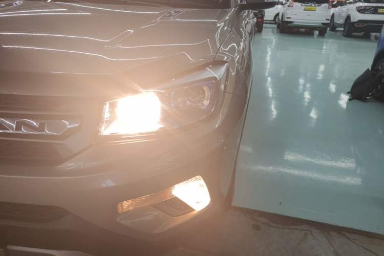Used CHANGAN CS75 2016 1.8T Automatic Elite Model China IV Standard Left Front Headlight