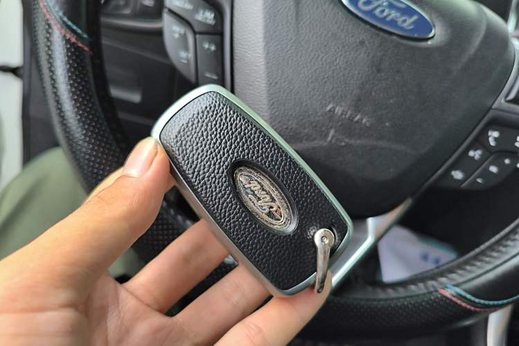 Used Ford Edge 2018 EcoBoost 245 Two-Wheel-Drive Titanium 7-Seater China V Standard Vehicle Key