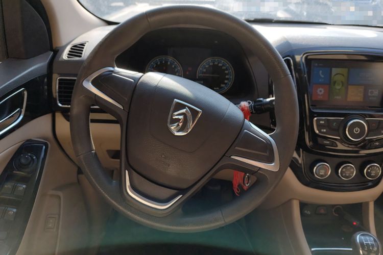 Used Baojun 730 2014 1.5L manual Comfort version 7 seats