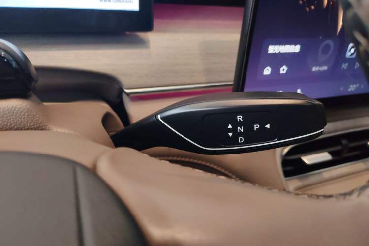 Used Chery Tiggo 8 PLUS C-DM 2025 1.5T 116 km Prestige Version 5 Seats
