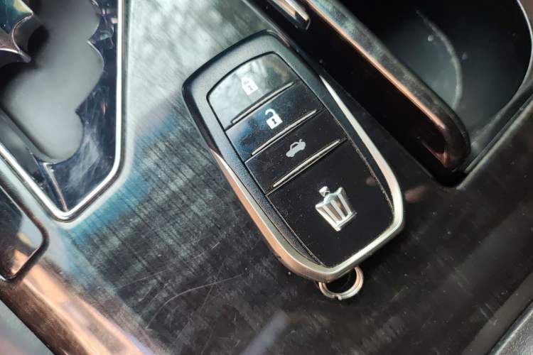 Used Toyota Crown 2015 2.0T Fashion Edition
