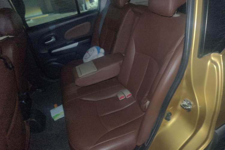 Used Venucia R50X 2013 1.6L Automatic Model