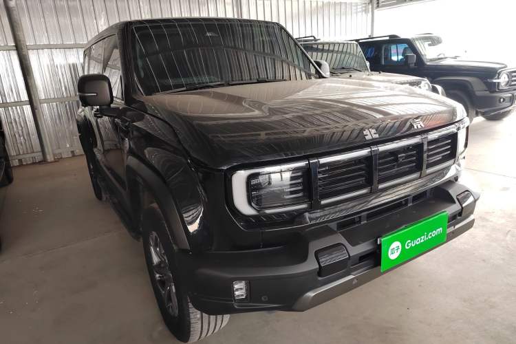 Used BAIC Off-Road BJ40 2024 2.0T All-New Urban Hunter Edition Chivalrous Style
