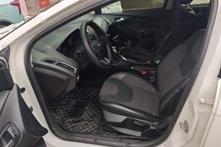 Used Ford Focus 2015 Hatchback 1.6L Automatic Fashion Edition