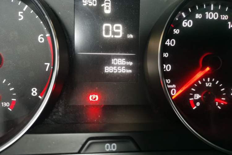 Used Volkswagen Golf 2016 1.6L Manual Fashion Edition Odometer Close Up