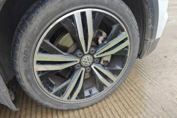 Used Volkswagen Touran 2018 Volkswagen Touran L 280TSI DSG Boundary Edition 7 Seats China VI Standard Right Front Wheel Hub