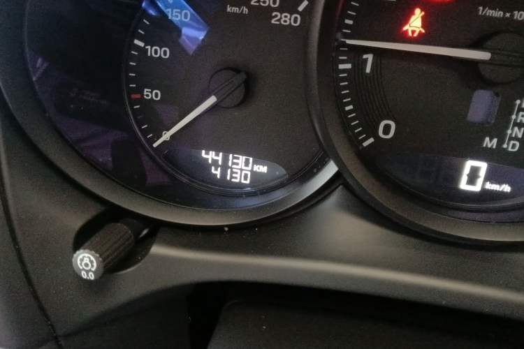 Used Porsche Macan 2024 Macan 2.0T Odometer Close Up