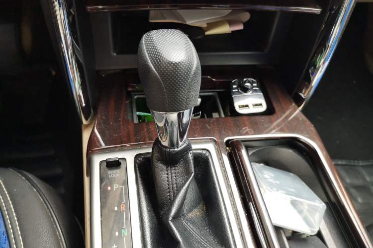 Used Toyota Reiz 2010 2.5S Fengdu Jinghua Edition Gear Lever