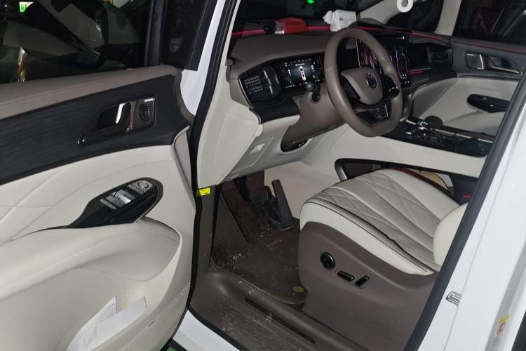 Used Denza D9 2022 DM-i 970 Four-Wheel Drive Flagship Model