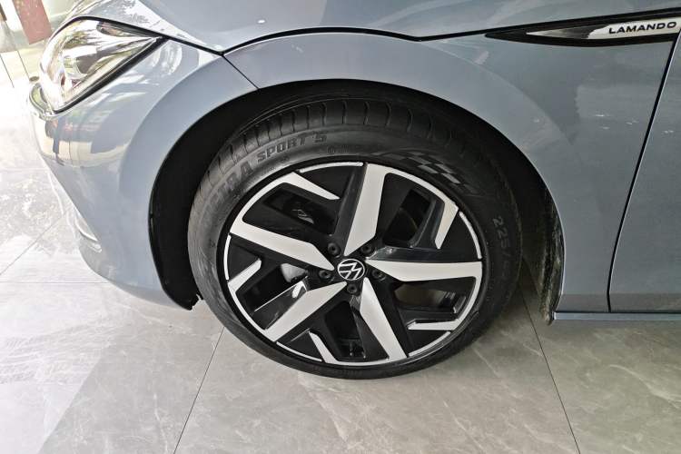 Used Volkswagen Lamando 2022 Lavida L 280TSI DSG Cool & Spicy Edition Left Front Wheel Hub