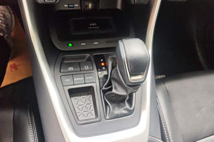 Used Toyota Wildlander 2022 2.0L CVT Two-Wheel Drive Luxury PLUS Edition
