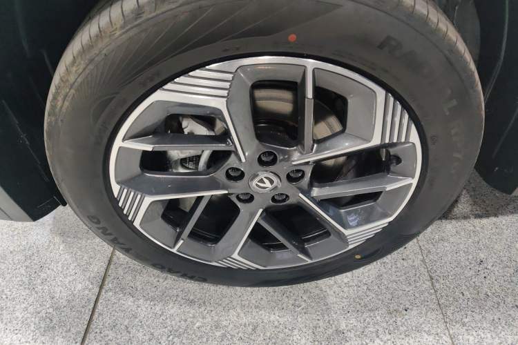 Used CHANGAN CS75 PLUS 2025 Model, 4th Generation 1.5T New Blue Whale Smart Excellence Version Left Front Wheel Hub