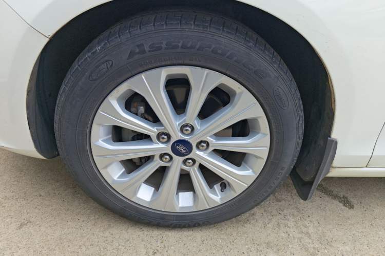 Used Ford Escort 2015 1.5L Automatic Fashion Model
