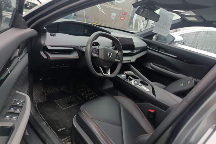 Used Changan UNI-V 2022 1.5T Prestige Version