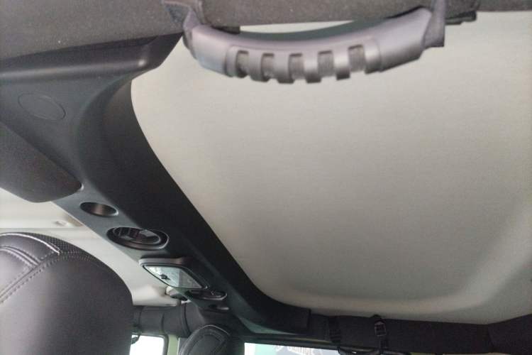 Used BAIC Off-Road BJ40 2023 2.0T Automatic Four-Wheel Drive Urban Hunter Edition Chivalrous Type Headliner