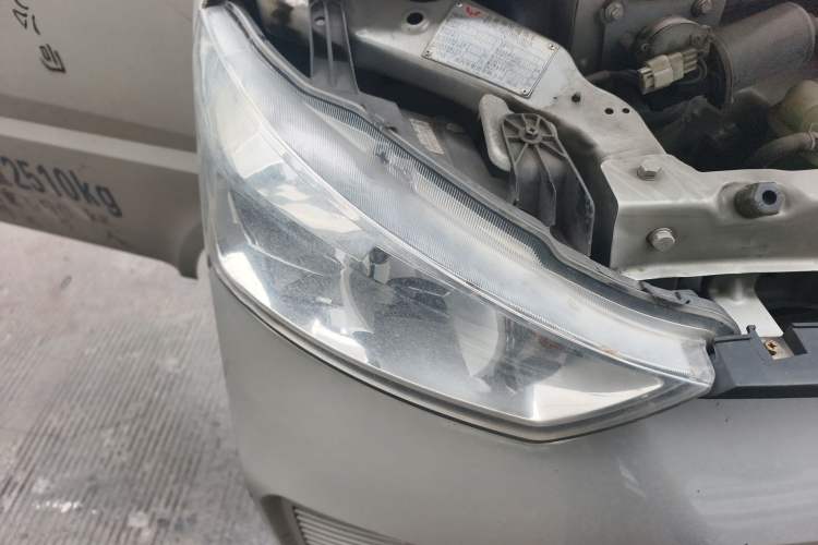 Used Wuling Electric Truck 2022 Affordable Model Anchi with 35.904 kWh Right Front Headlight