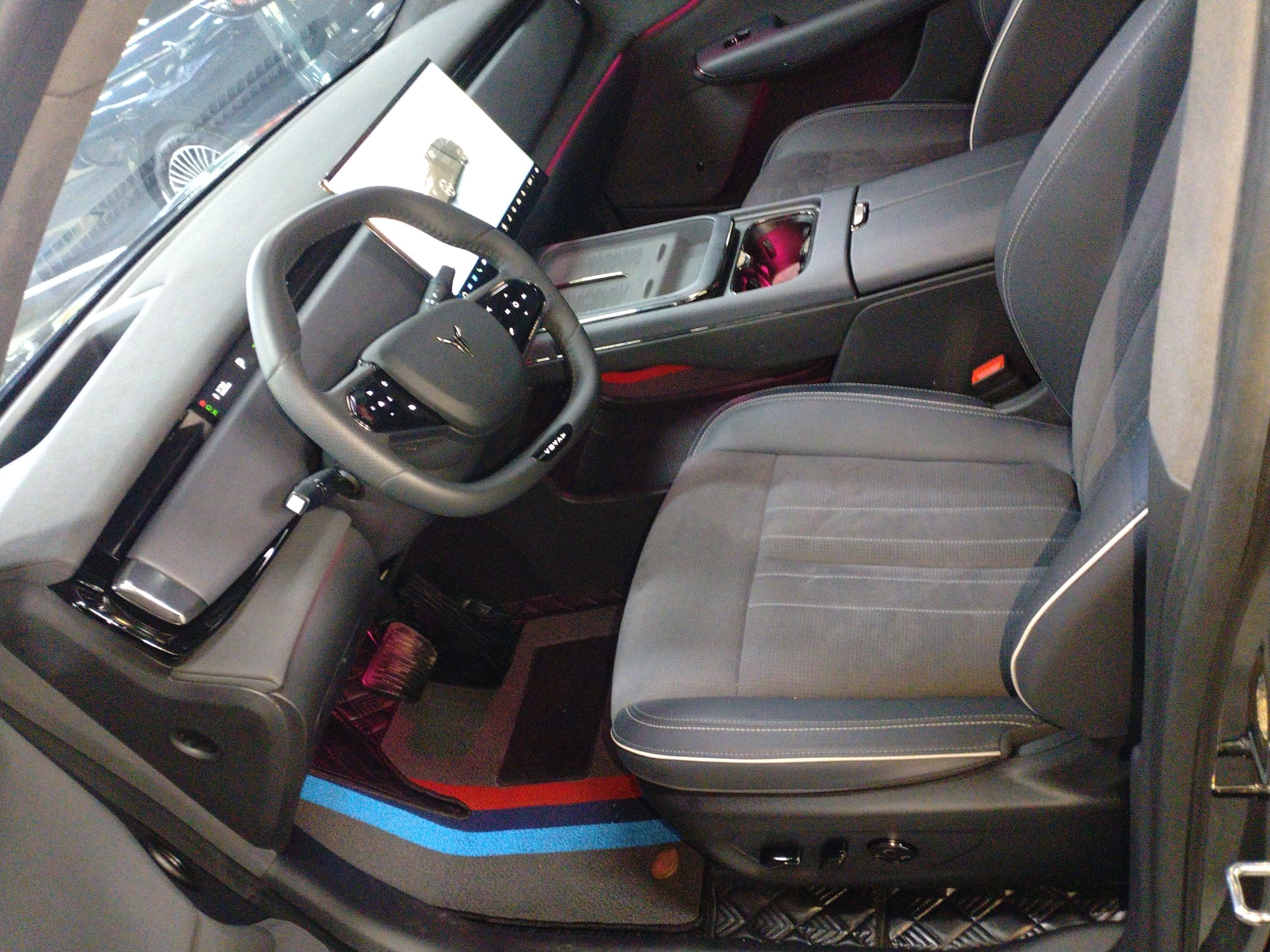 المقاعد الأمامية داخل السيارة