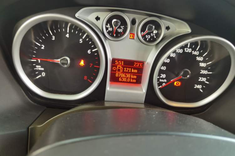 Used Ford Focus 2012 Sedan Classic 1.8L Manual Fashion Edition Odometer Close Up