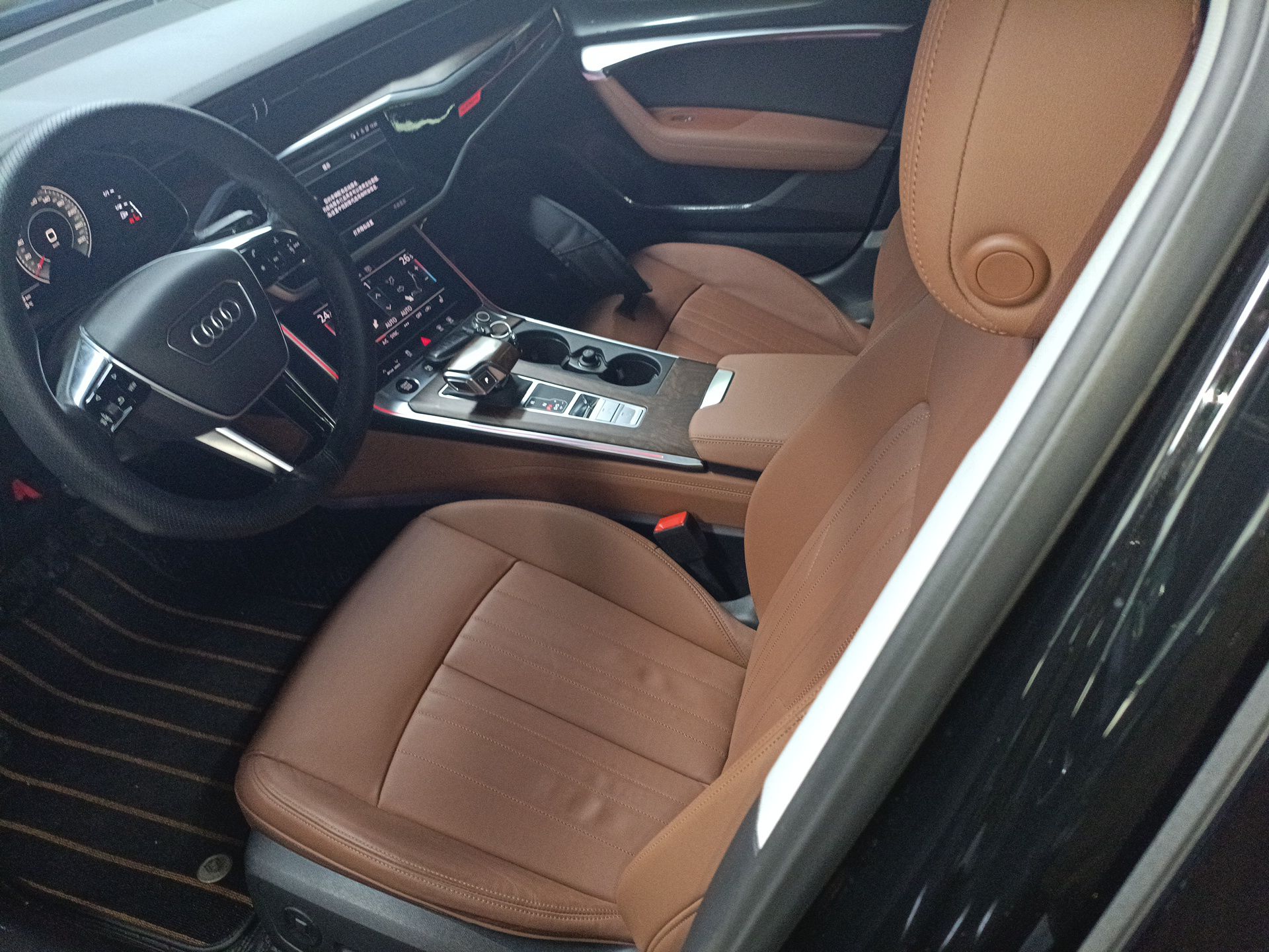 Переднее сиденье в автомобиле