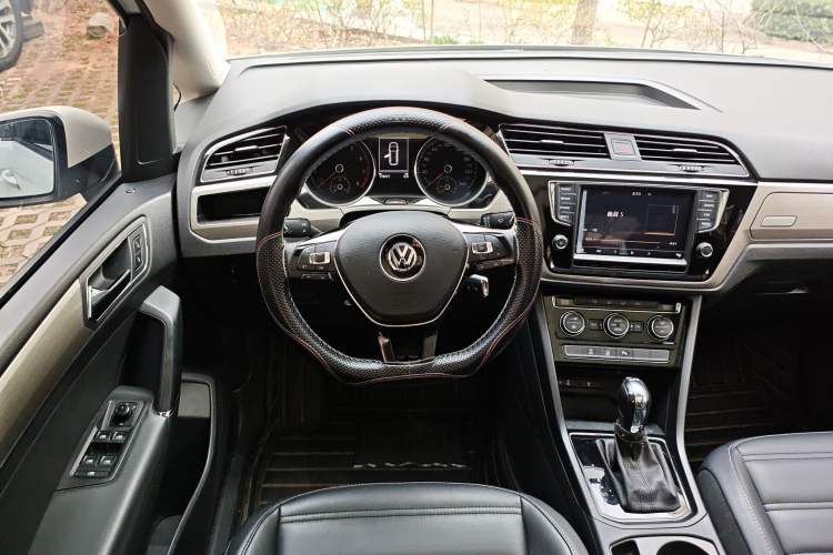 Used Volkswagen Touran 2018 Volkswagen Touran L 280TSI DSG Comfort Edition 7 Seats China V Emission Standard