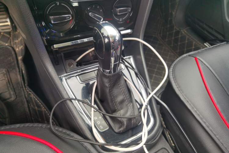 Used Volkswagen C-TREK 2017 230TSI DSG Comfort Version Gear Lever