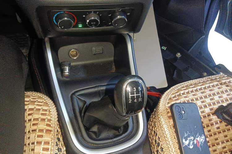 Used Jinbei Gold Hiace M Classic 2022 1.5L Engineering Lion Passenger Vehicle 5 Seats