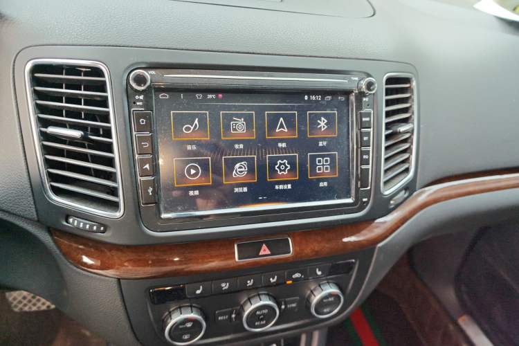 Used Volkswagen Sharan 2013 1.8TSI Comfort Model Euro IV
