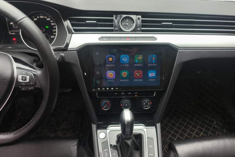 Used Volkswagen Magotan 2017 330TSI DSG Leading Model Audio And AC Panel