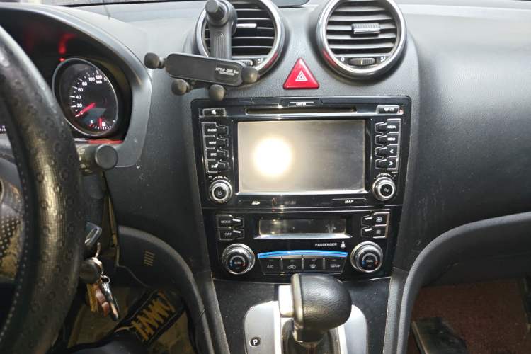 Used Haval H6 2013 Upgraded Model 2.4L Automatic Two-Wheel Drive Elite Version Audio And AC Panel